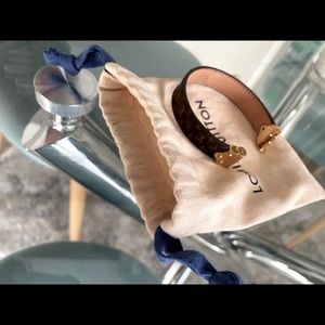 Louis Vuitton Nano Monogram Bracelet. Size 17. Worn only 5 times max